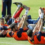 Los jugadores de la selección española realizan estiramientos en la Universidad del Noroeste de Potchefstroom