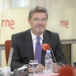 Catalá pide que se retiren los lazos amarillos de las instituciones catalanas