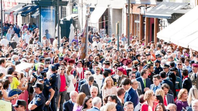 La Procesión Cívica del año pasado siguió la tradición de las últimas dos décadas y pasó por la Catedral