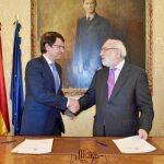 Alfonso Fernández Mañueco junto al director de EOI, Fernando Bayón