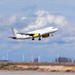 Despegue de un avión de la compañía Vueling del aeropuerto de Villanubla