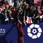Simeone firmó autógrafos