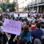 Cientos de personas se concentran en Valladolid contra la decisión judicial y en apoyo a la víctima