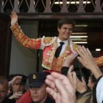 El Juli saliendo por la Puerta Grande de la Plaza de Toros de Santander en 2007 / Nacho Cubero