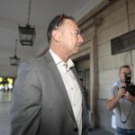 El ex director general andaluz de Trabajo, Daniel Alberto Rivera, en los juzgados sevillanos