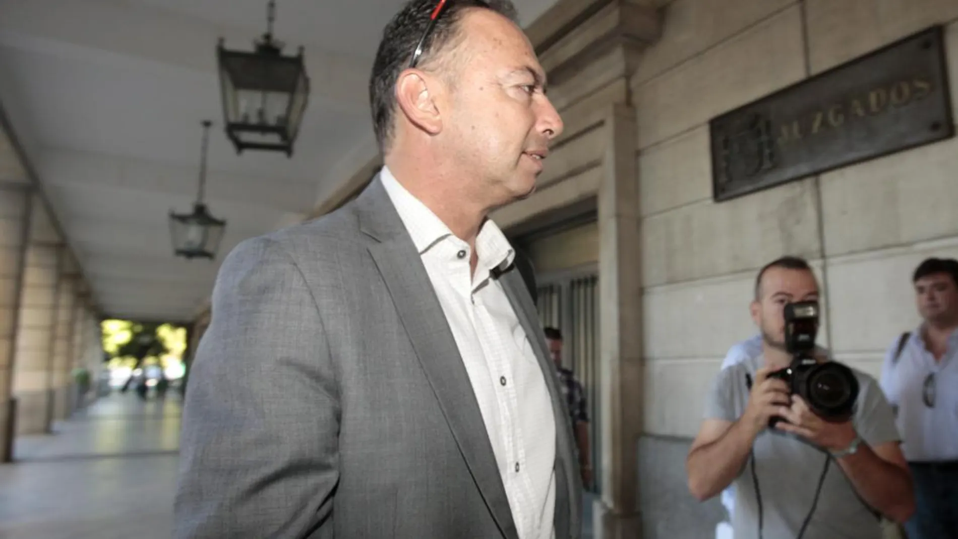 El ex director general andaluz de Trabajo, Daniel Alberto Rivera, en los juzgados sevillanos