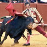 El colombiano Luis Bolívar, ayer, durante la faena de muleta