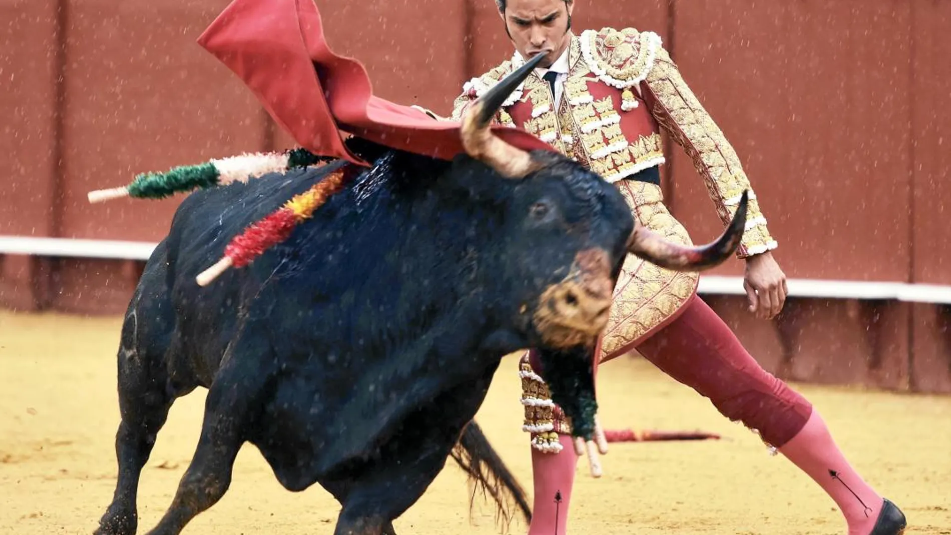 El colombiano Luis Bolívar, ayer, durante la faena de muleta