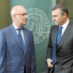 Duran Lleida, ayer, junto al presidente del Círculo Ecuestre, Borja García-Nieto, antes de pronunciar una conferencia