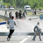 Los mineros continúan con los cortes de carreteras