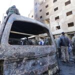 El primer coche bomba ha hecho explosión junto a un autobús