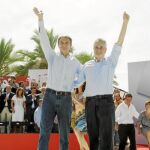 Griñán comparte atril con Zapatero pero olvida su cesta de reclamaciones