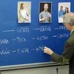 El profesor Yago de la Cierva, director del máster en Reputación Corporativa de la Universidad de Navarra (UNAV), durante una de las clases
