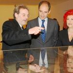 Más de 500 artistas que donaron obras al IVAM exhiben sus cuadros