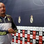 Rafa Benítez, técnico del Real Madrid, a su llegada a la rueda de prensa que ofreció al término del entrenamiento