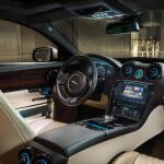 El diseño interior del XJ escala a un nivel superior.