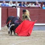 Natural de Brandon Campos al sexto novillo de la tarde en Las Ventas
