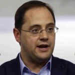 César Luena, durante la conferencia de prensa que ha ofrecido tras la reunión de la comisión permanente de la Ejecutiva Federal del partido.
