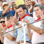 ruta por las fiestas. El líder del PSM acudió ayer a San Sebastián de los Reyes donde disfrutó de una tarde de toros y de casetas