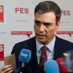 Pedro Sánchez, atiende a los medios en Bruselas.