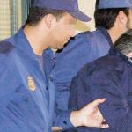 El hermano de Miguel rompe la baraja