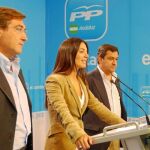 La portavoz del PP-A, Rosario Soto, junto a Rafael Carmona y José Loaiza, ayer, en Sevilla