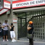 El paro sube en casi 30.000 personas