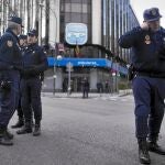 Fuerzas de seguridad ante la sede del PP en la calle Génova