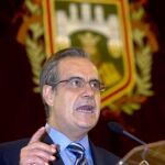 Corbacho dice que le bastaría «un cuarto de hora» para hacer la maleta