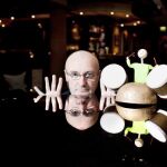 Phil Collins dio un toque musical a las orejas
