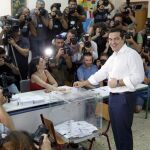 Alexis Tsipras vota en Atenas