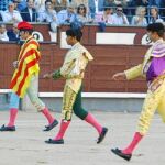Peculiar paseíllo en Madrid con Serafín Marín ataviado de barretina y senyera, junto a De Mora y Bolívar