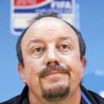 Rafa Benítez pasa por una extraña situación. Por ahora, no le echan