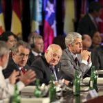 Lula habla en presencia de Sócrates y Cavaco Silva