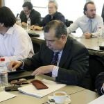 Los sindicatos y la dirección de Iberia, durante la reunión de esta mañana.