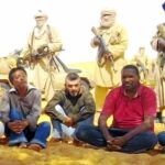 La imagen de los rehenes franceses fue difundida ayer por la web islamista shamikh1.net y por la cadena de televisión Al Yazira