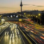 Los atascos en las grandes ciudades está claro que no se solucionan con más bicicletas o más transporte público. Es la gran asignatura pendiente de la movilidad