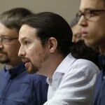 Pablo Iglesias durante la rueda de prensa que ha ofrecido en el Congreso de los Diputados tras reunirse con el Rey
