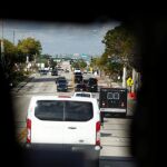 La caravana que acompaña al presidente de EE UU a su club de golf de Florida