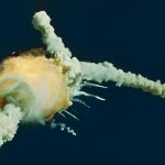 El momento en el que el Challenger explota en el aire, al poco de despegar