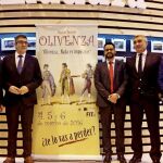 El Presidente del Congreso, Patxi López, ha mostrado a su apoyo a los toros posando junto al cartel de la feria