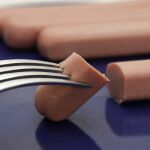 El consumo de carne procesada puede elevar el riesgo de diabetes y patologías coronarias