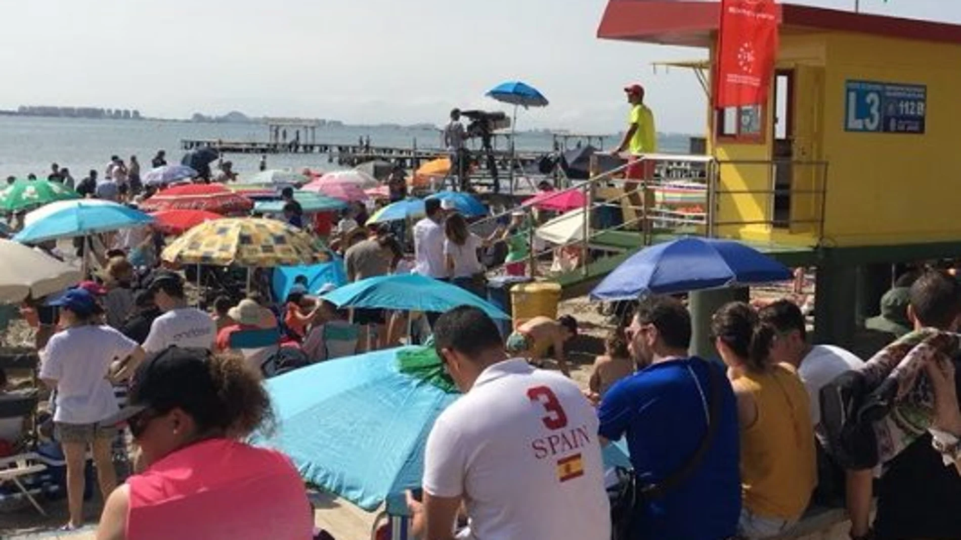 Desde primera hora de la mañana las playas se llenaron de espectadores para no perderse las numerosas acrobacias del Festival Aéreo