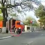 Captura de cuando el camión arrolla a la joven