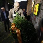 Raül Romeva, durante la ofrenda floral que ha realizado esta mañana en homenaje a Companys, en el Castillo de Montjuic de Barcelona