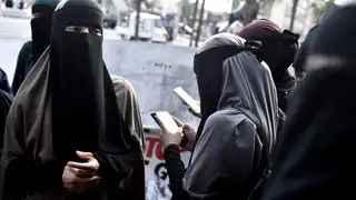 Mujeres musulmanas cubiertas protestan contra la prohibición de la burka y el nikab, en Copenague (Dinamarca) / Efe Mujeres musulmanas cubiertas protestan contra la prohibición de la burka y el nikab, en Copenague (Dinamarca) / Efe