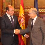 El presidente regional, Pedro Antonio Sánchez, y el ministro de Hacienda en funciones, Cristóbal Montoro, ayer