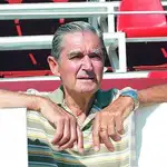 Joaquín Bernadó, a punto de cumplir 75 años, observa la vida desde la barrera