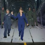 Cospedal junto al JEMA en el acto de entrega del A400-M, uno de los Programas Especiales de Armamento