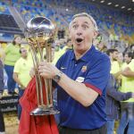 Pesic, con el trofeo de campeón de Copa que el Barça ganó el domingo